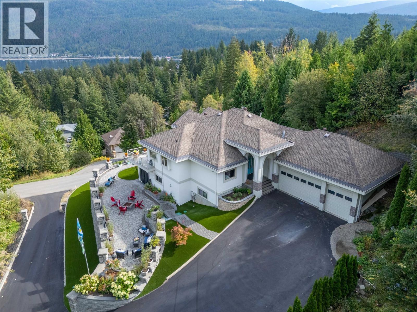  2422 Waverly Drive, Blind Bay