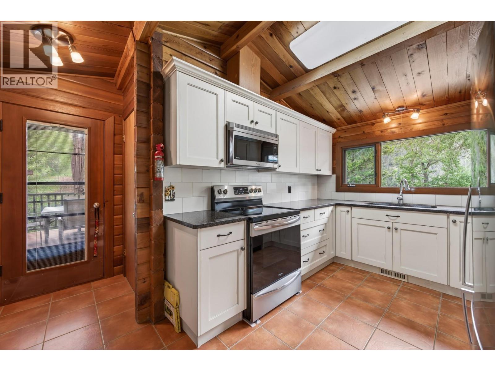 46300 Sea to Sky  99 North Highway, Lillooet