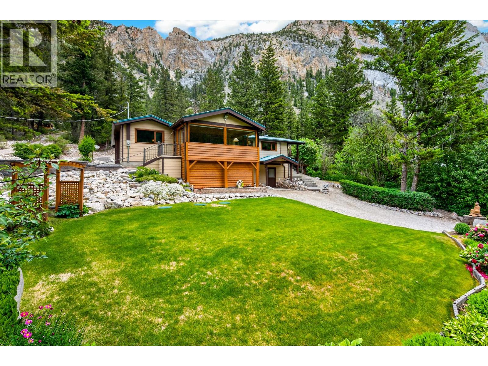 46300 Sea to Sky  99 North Highway, Lillooet