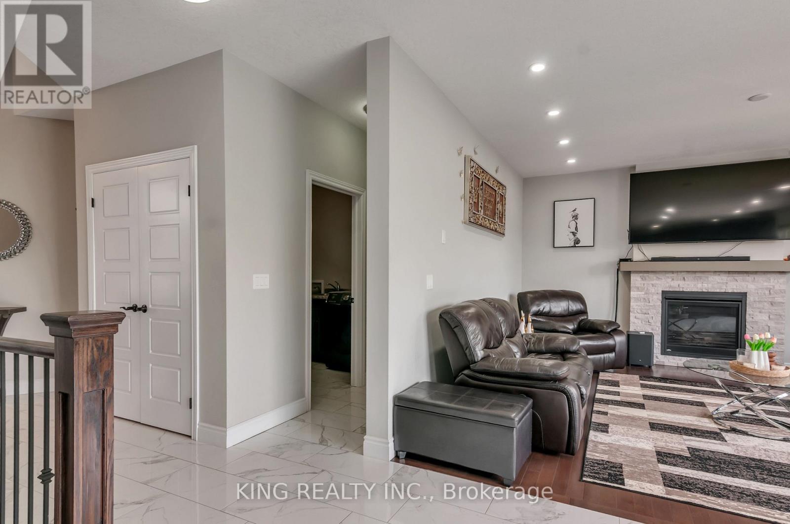 333 MASTERS DRIVE - 15