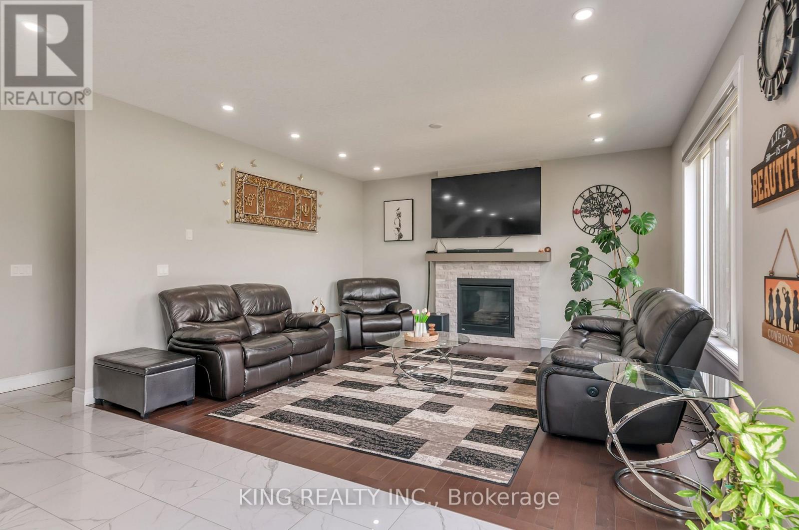 333 MASTERS DRIVE - 17