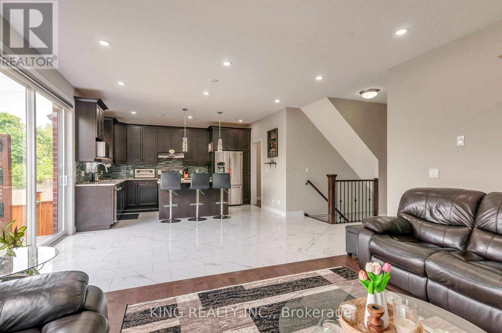 333 MASTERS DRIVE - 19