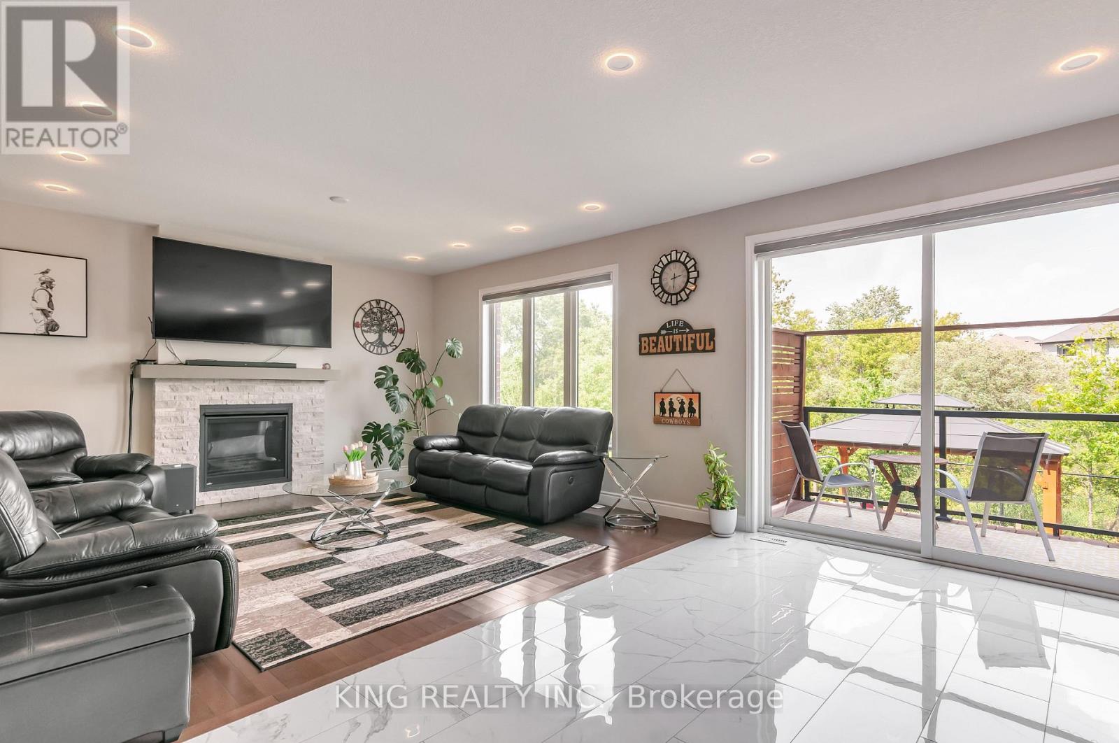 333 MASTERS DRIVE - 22