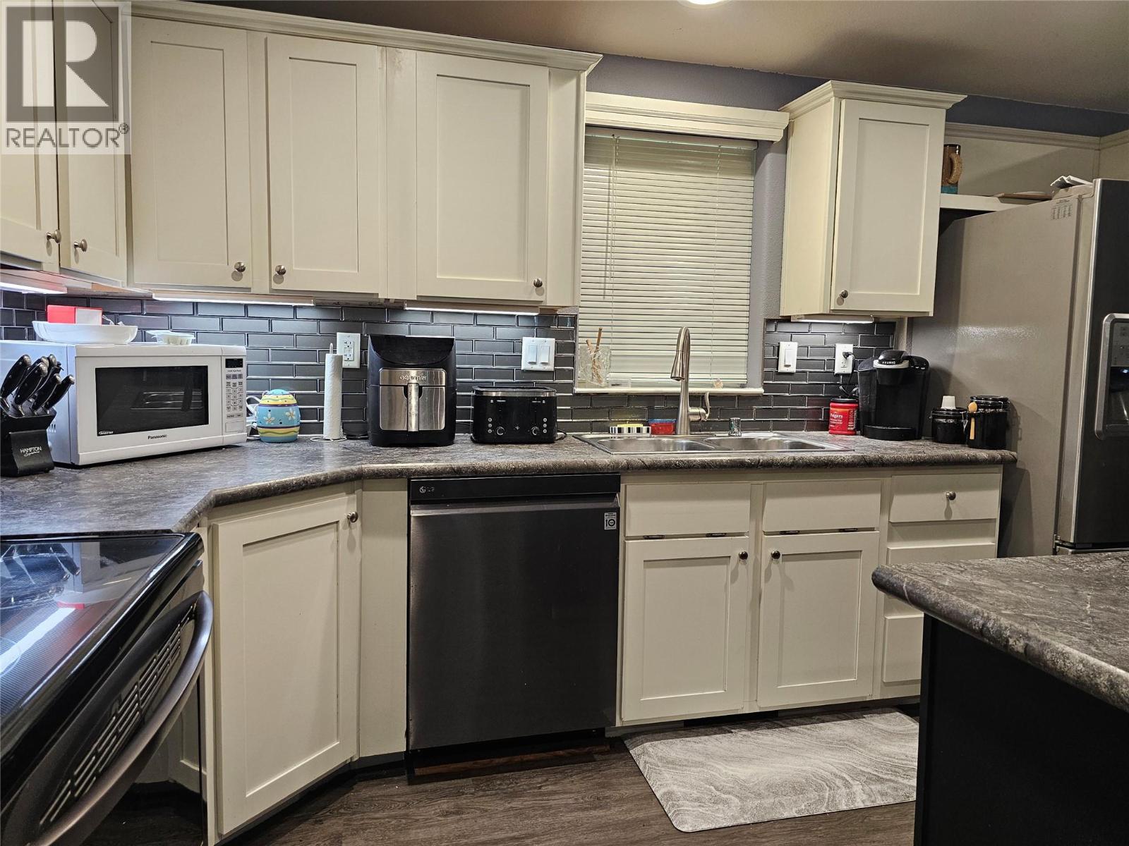 2385 Eva Road - 19