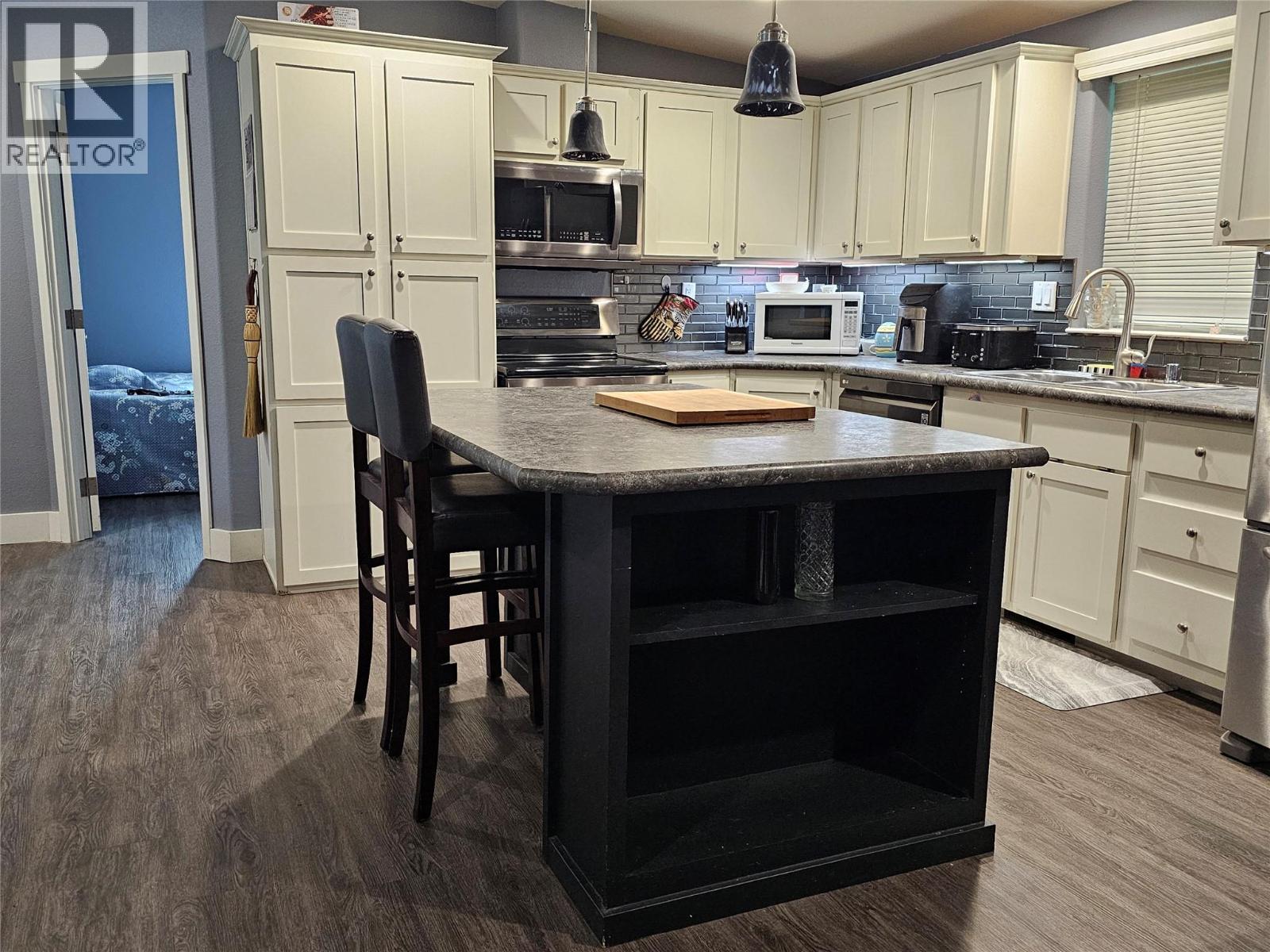 2385 Eva Road - 24