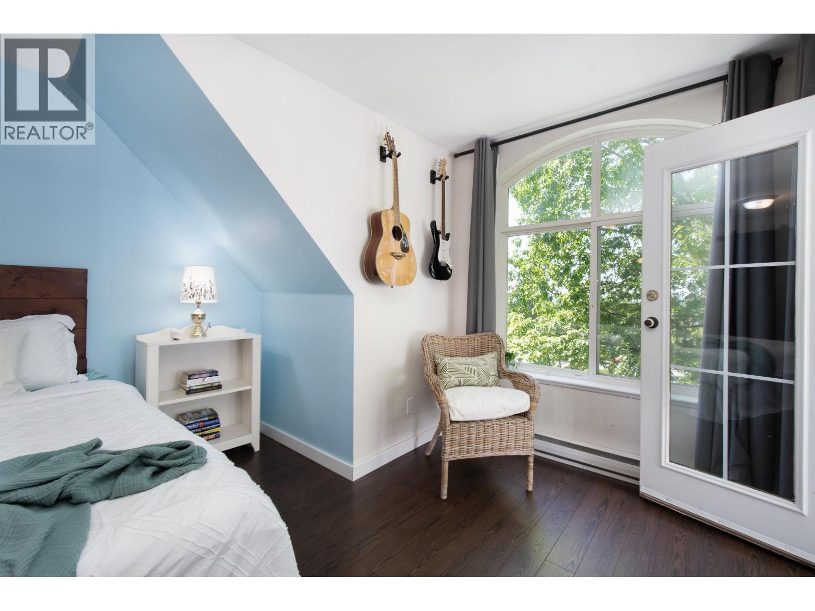 1 270 E KEITH ROAD, North Vancouver