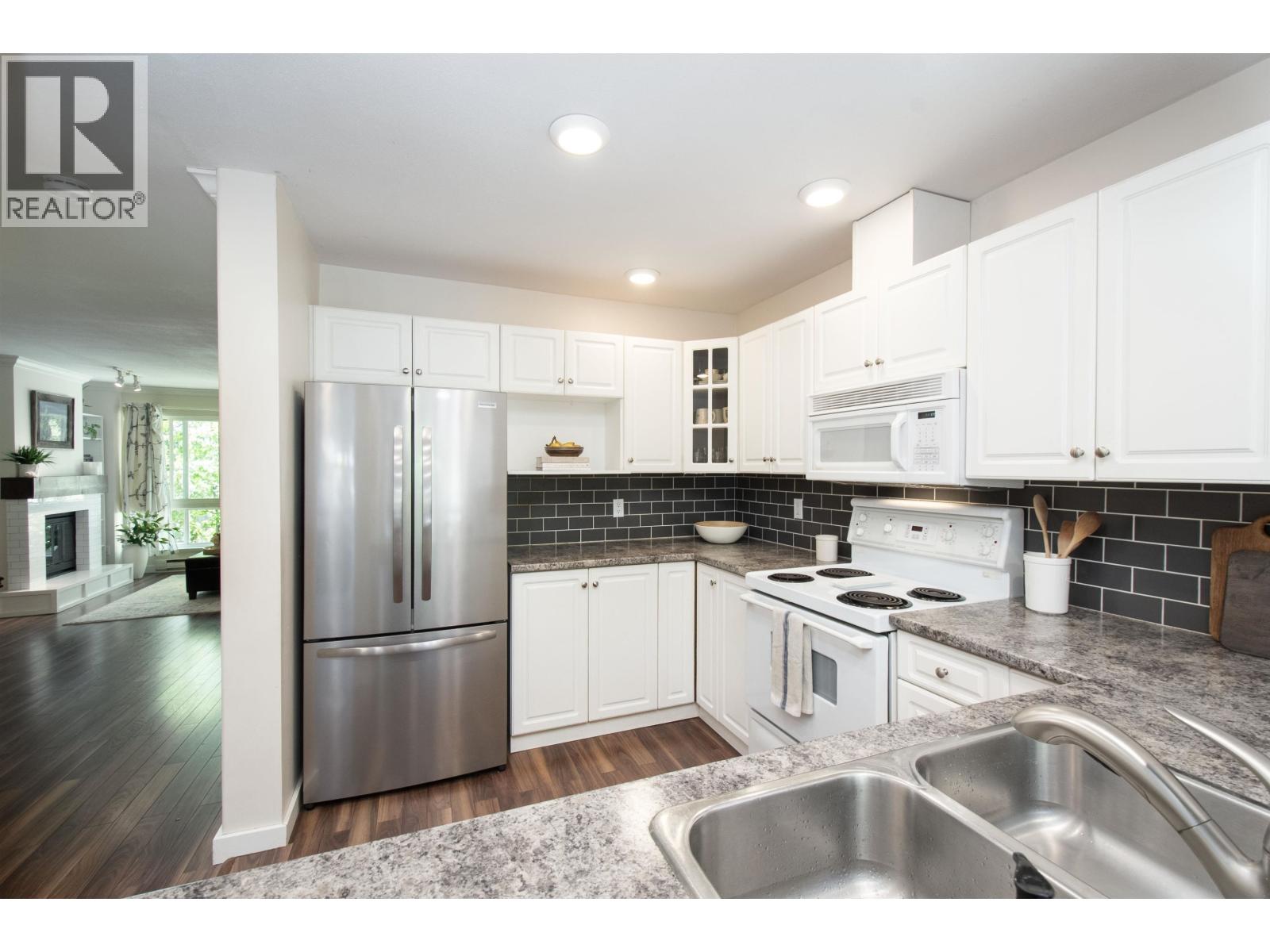 1 270 E KEITH ROAD, North Vancouver