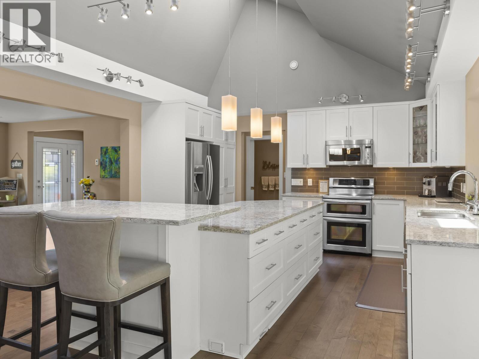 12 SENNOK CRESCENT, Vancouver