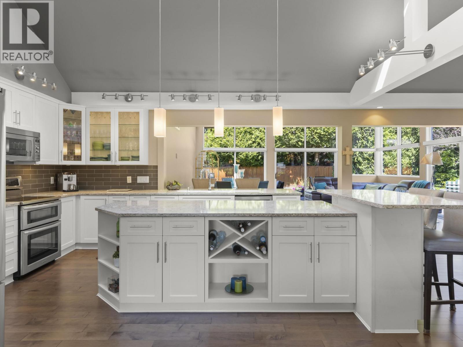 12 SENNOK CRESCENT, Vancouver
