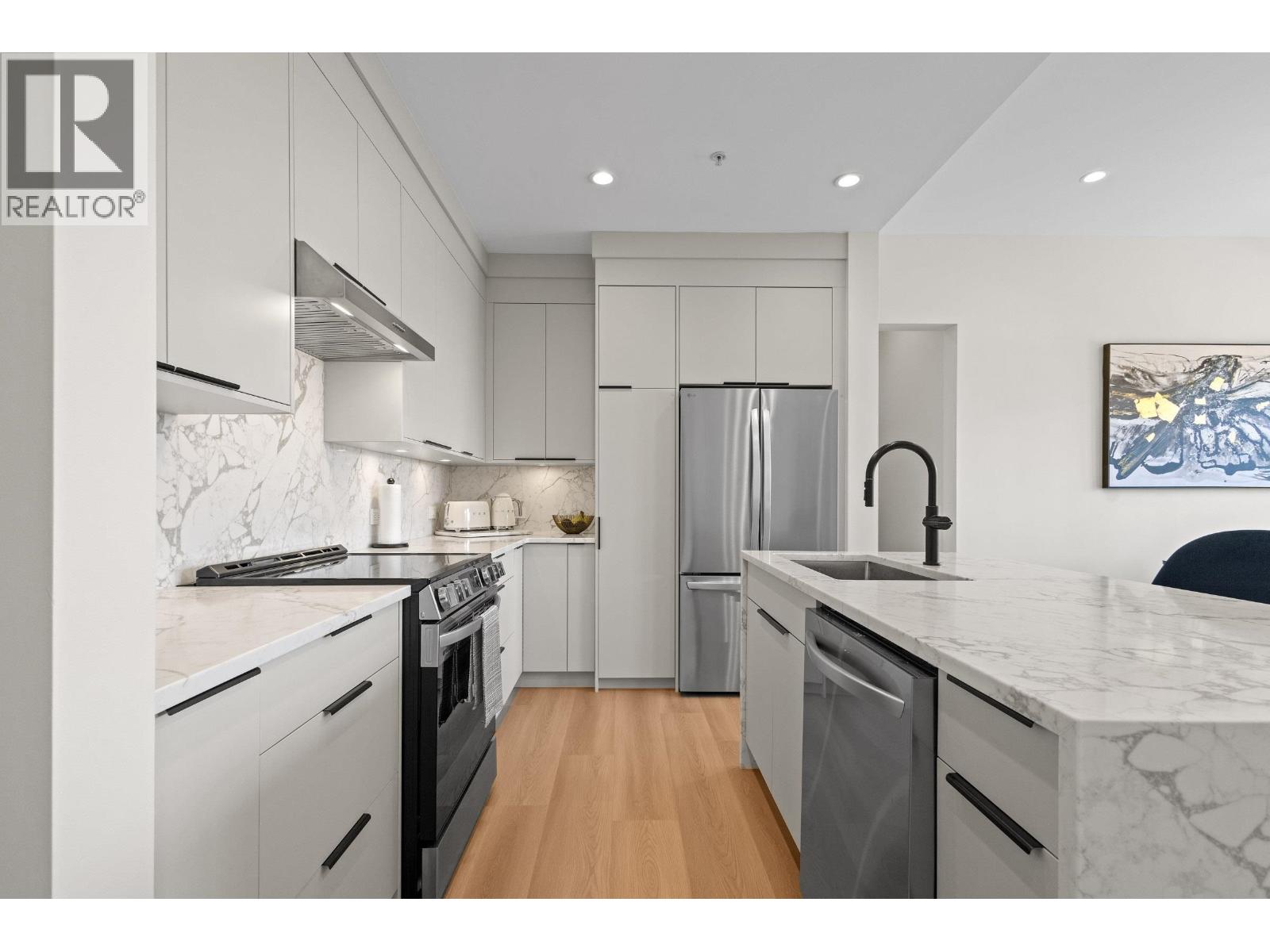 415 555 FOSTER AVENUE, Coquitlam
