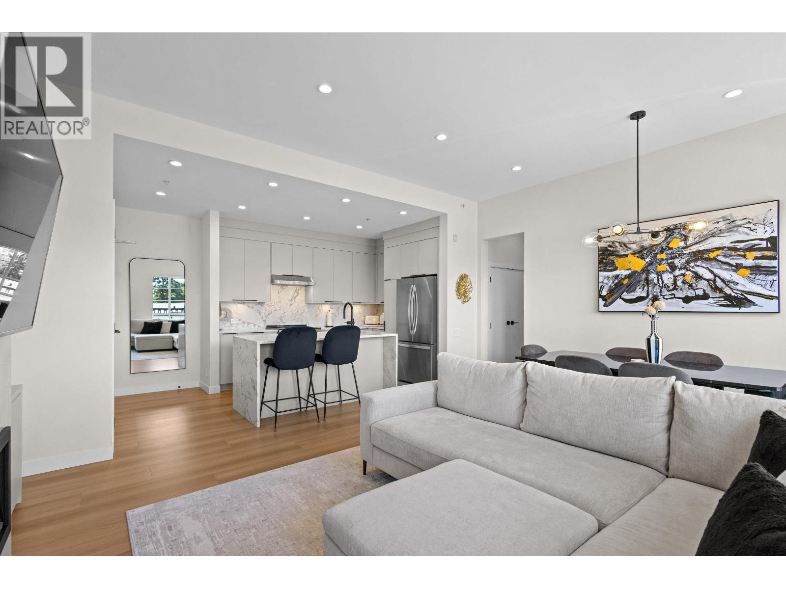415 555 FOSTER AVENUE, Coquitlam