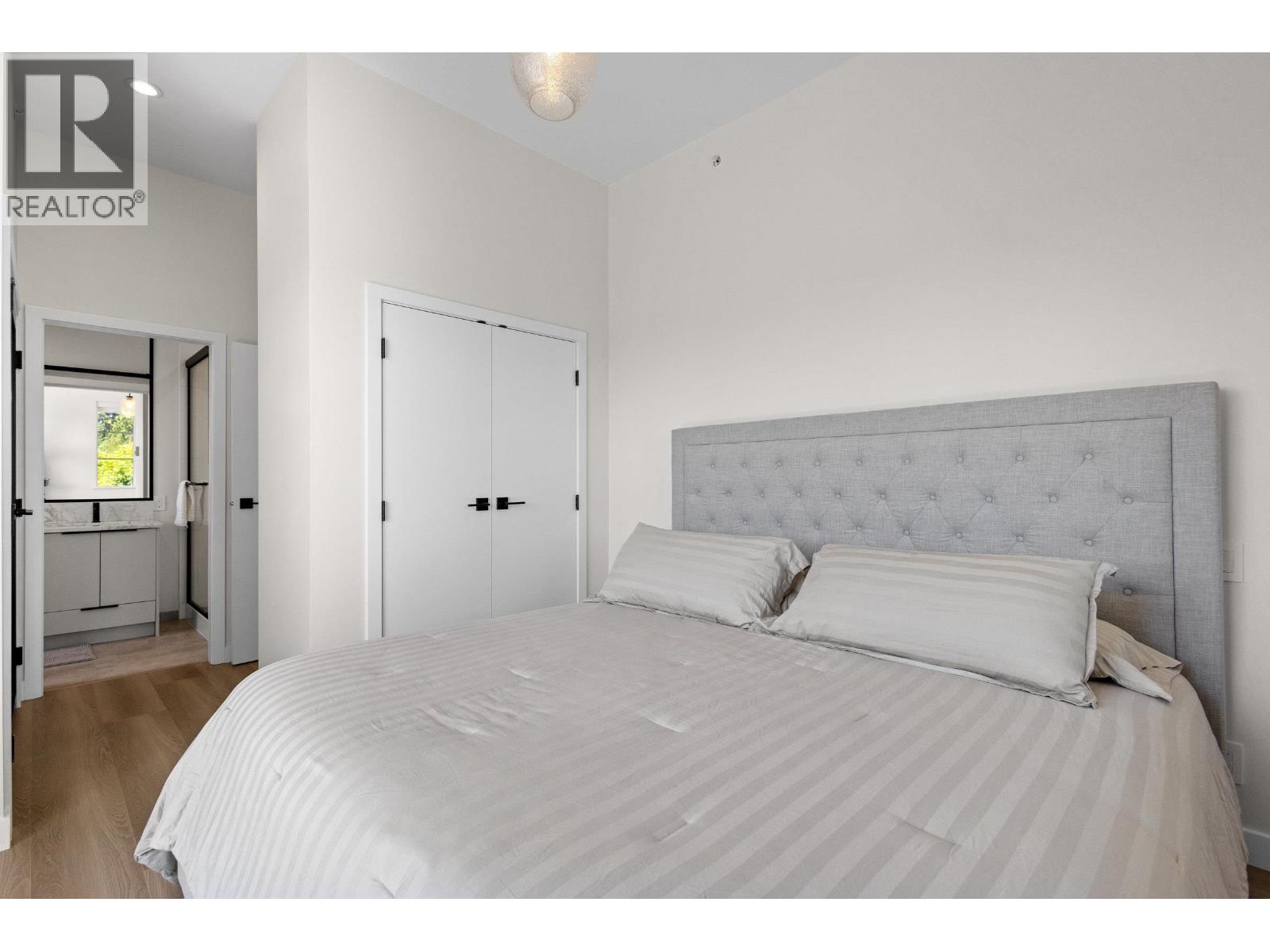 415 555 FOSTER AVENUE, Coquitlam