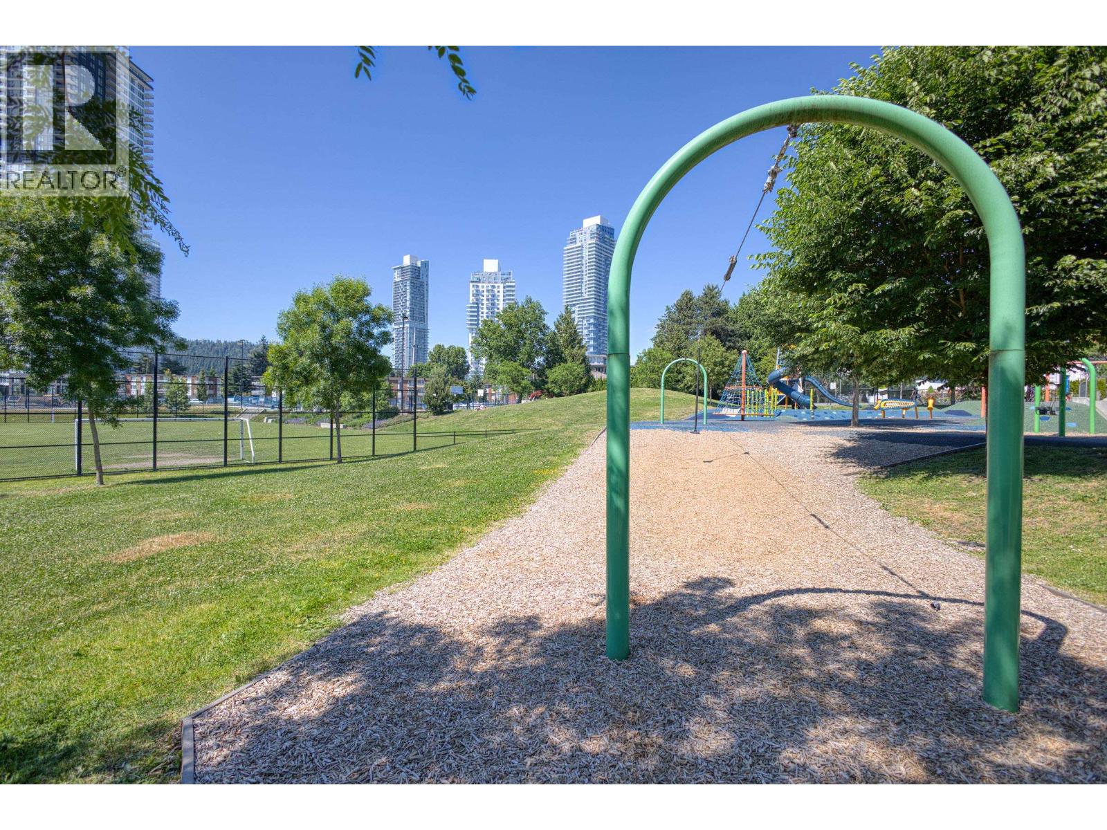415 555 FOSTER AVENUE, Coquitlam