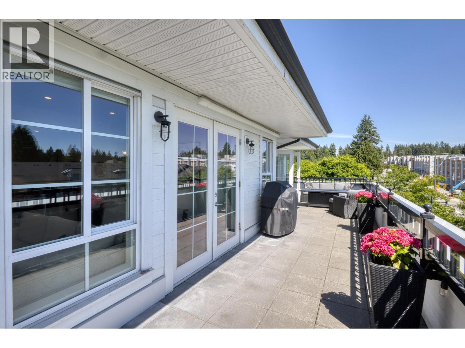 415 555 FOSTER AVENUE, Coquitlam
