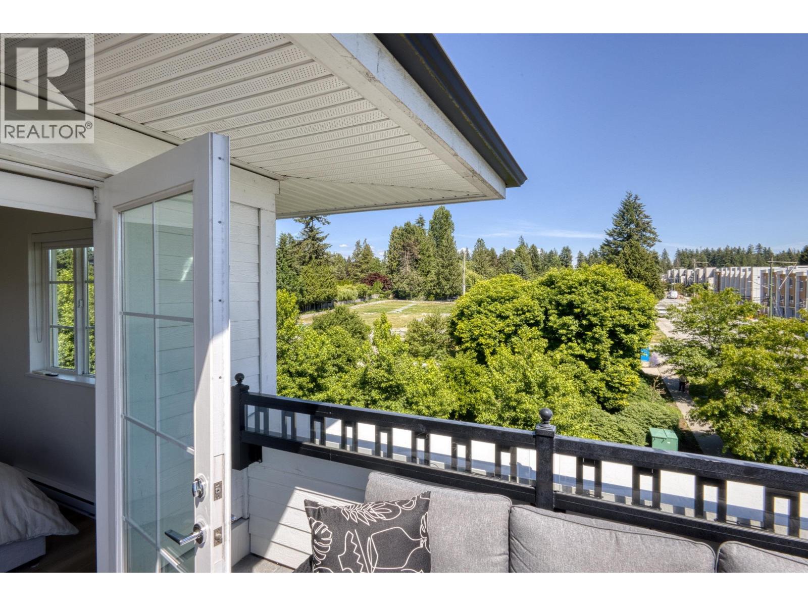 415 555 FOSTER AVENUE, Coquitlam