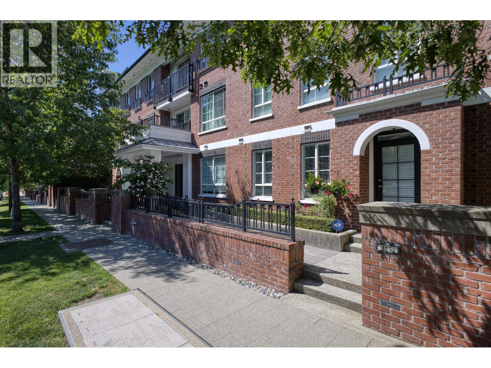 415 555 FOSTER AVENUE, Coquitlam