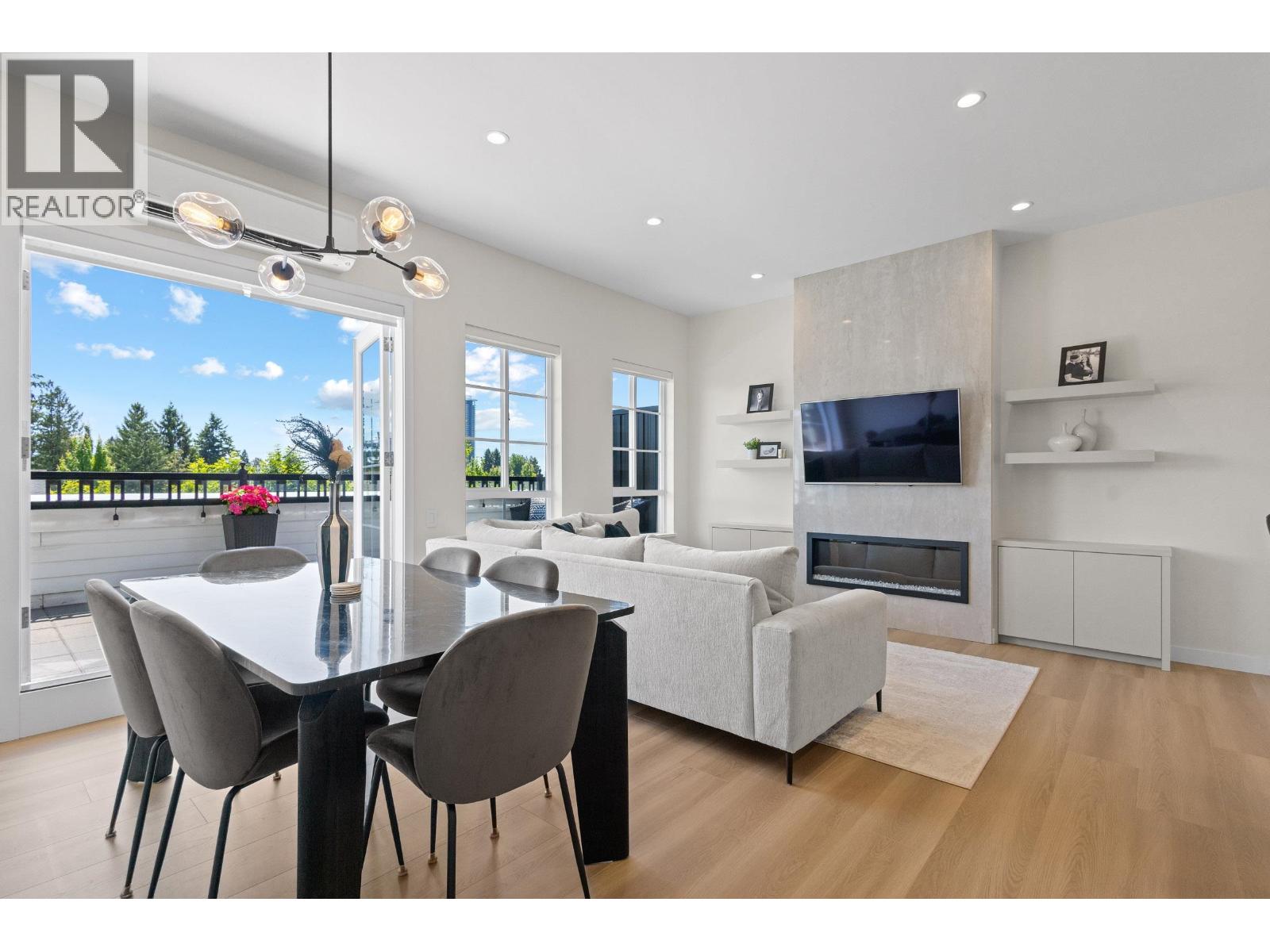 415 555 FOSTER AVENUE, Coquitlam
