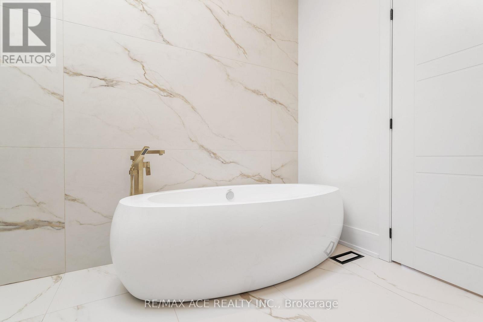 5 LARWOOD BOULEVARD - 32
