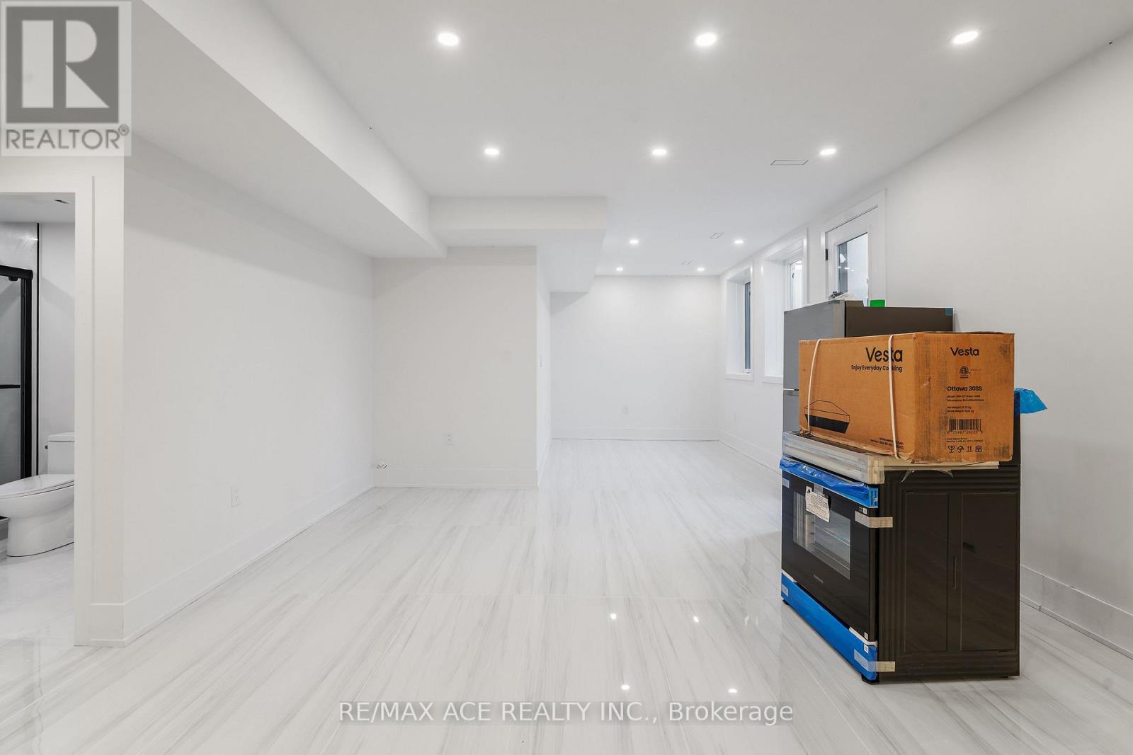 5 LARWOOD BOULEVARD - 42