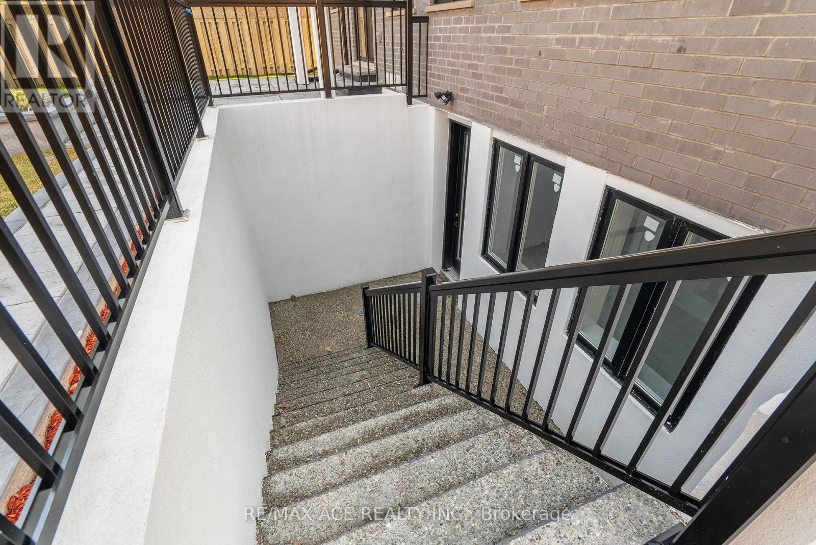 5 LARWOOD BOULEVARD - 50