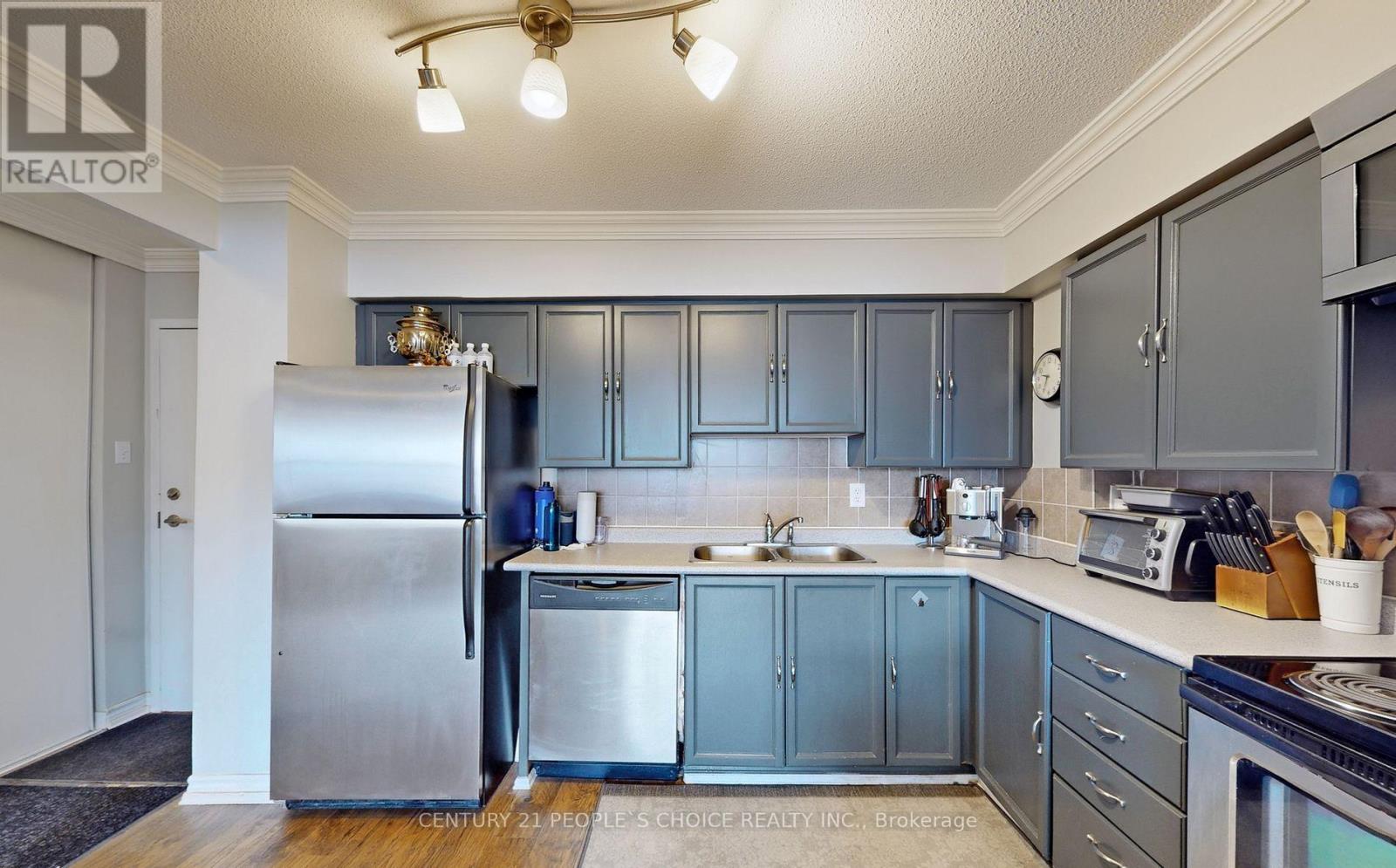 #909 250 DAVIS DRIVE - 10