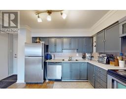 909 - 250 Davis Drive, Newmarket, ON L3Y7T7 Photo 10