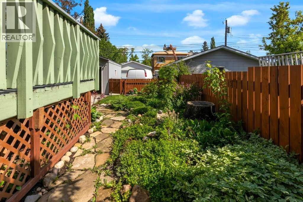 326 8 Avenue NE — photo 23