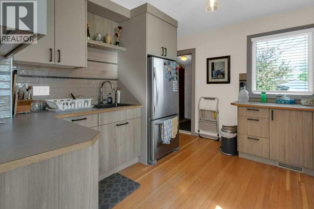 326 8 Avenue NE — photo 11