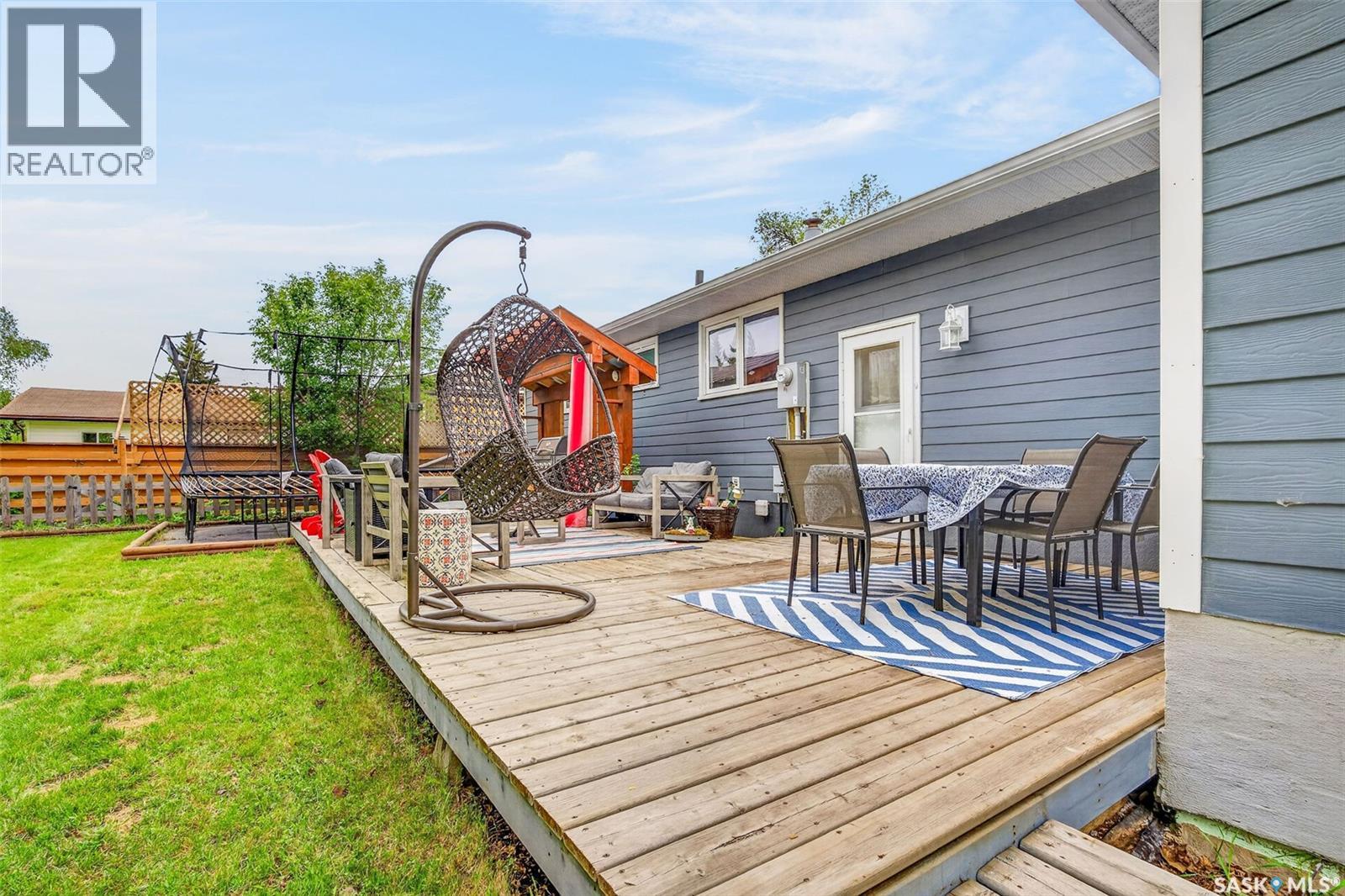 2326 McDonald AVENUE — photo 32