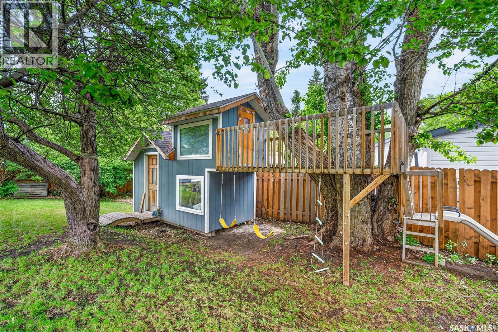 2326 McDonald AVENUE — photo 36
