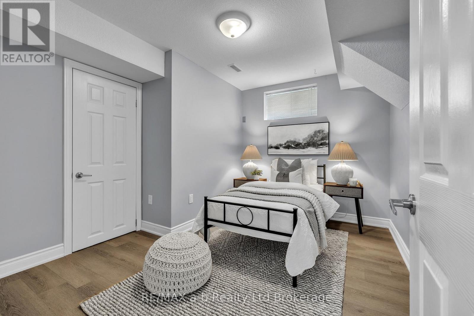 712 BLACKACRES BOULEVARD - 29