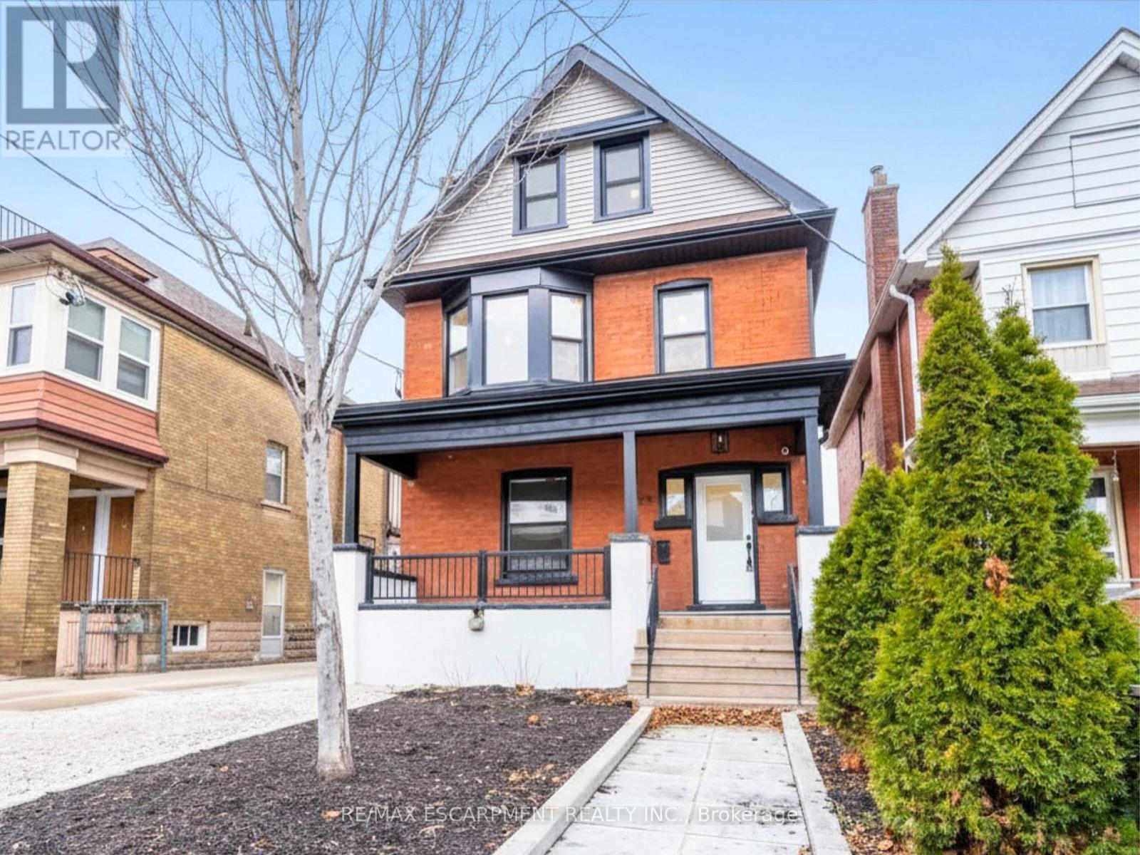 204 BALSAM AVENUE S - 2