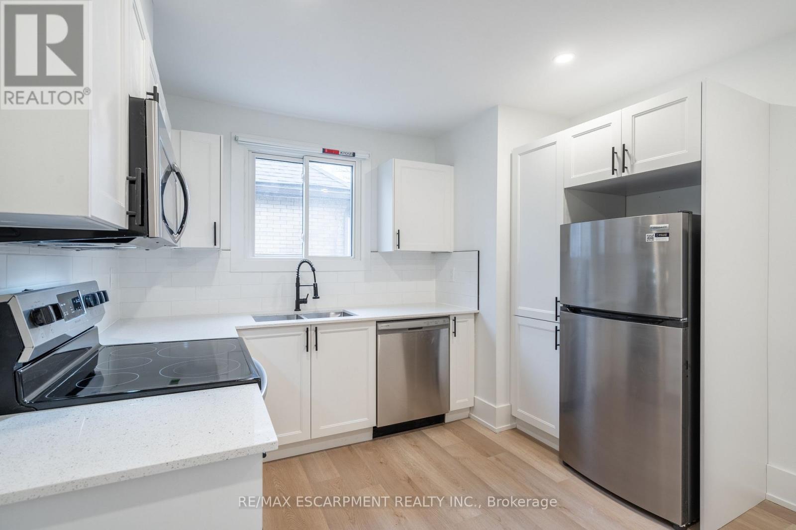 204 BALSAM AVENUE S - 21