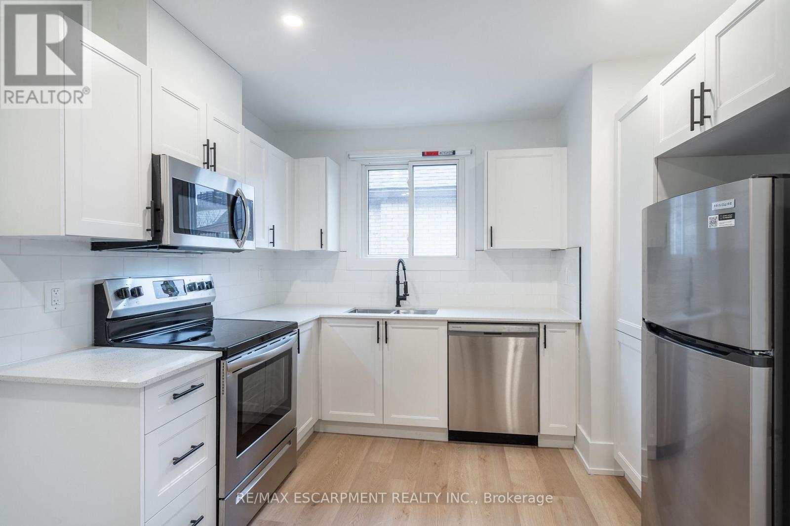 204 BALSAM AVENUE S - 22