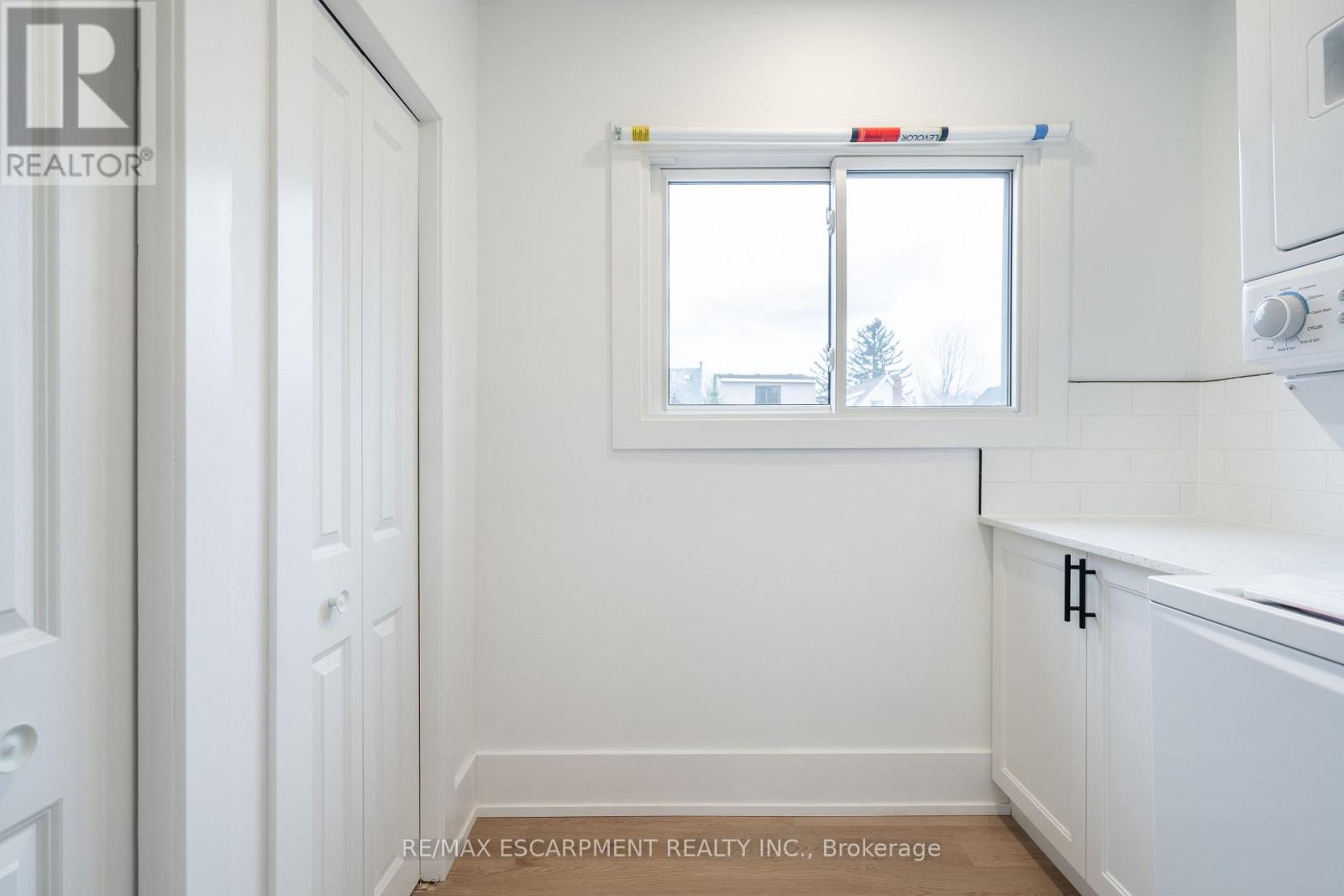 204 BALSAM AVENUE S - 25