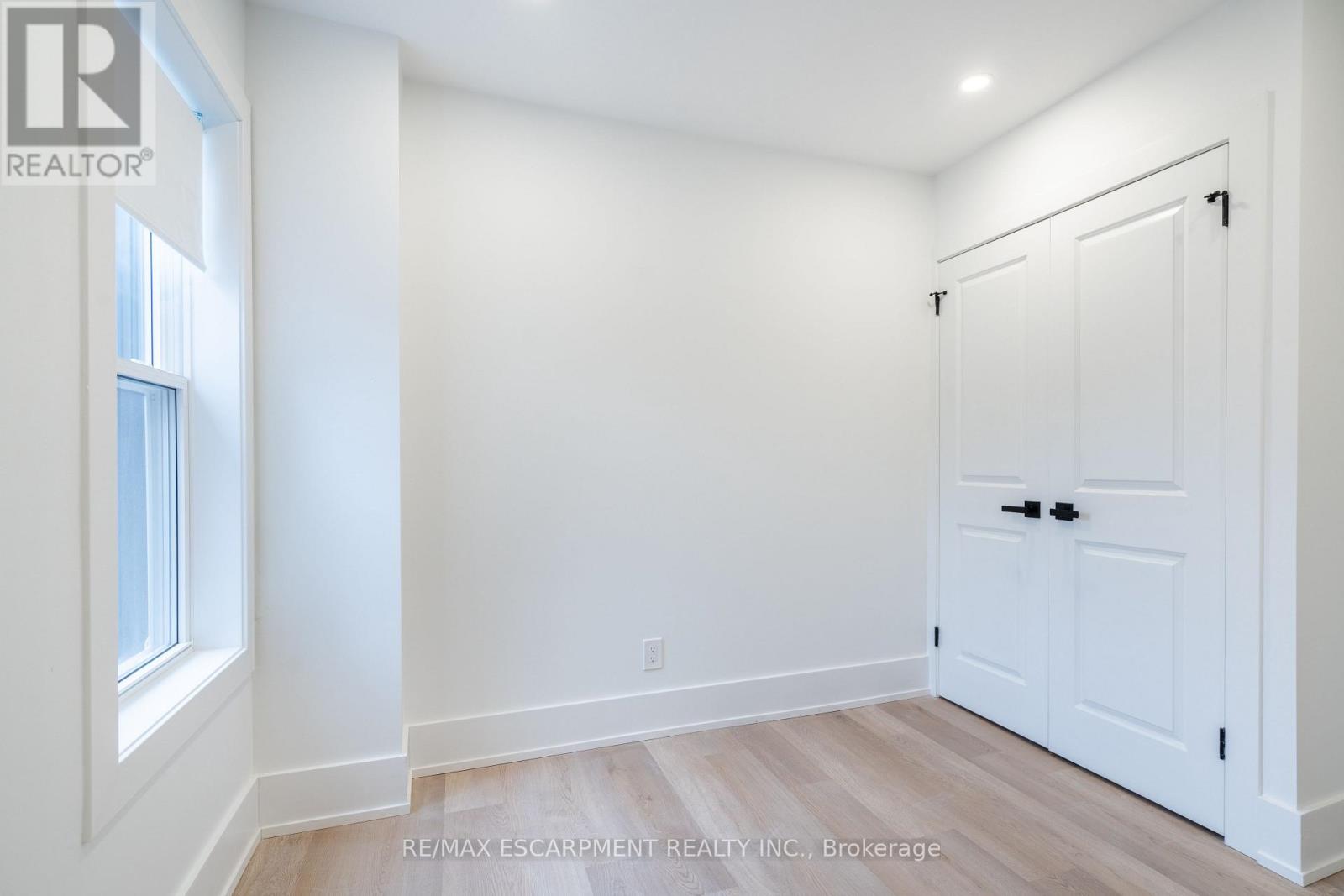 204 BALSAM AVENUE S - 26