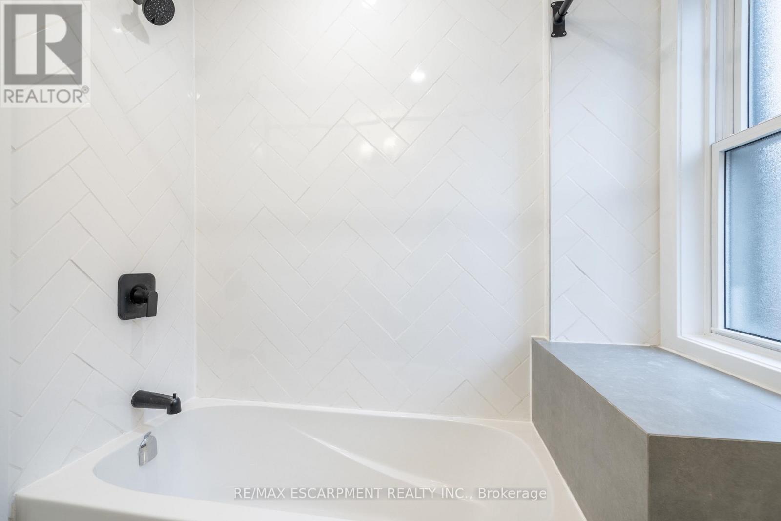 204 BALSAM AVENUE S - 29