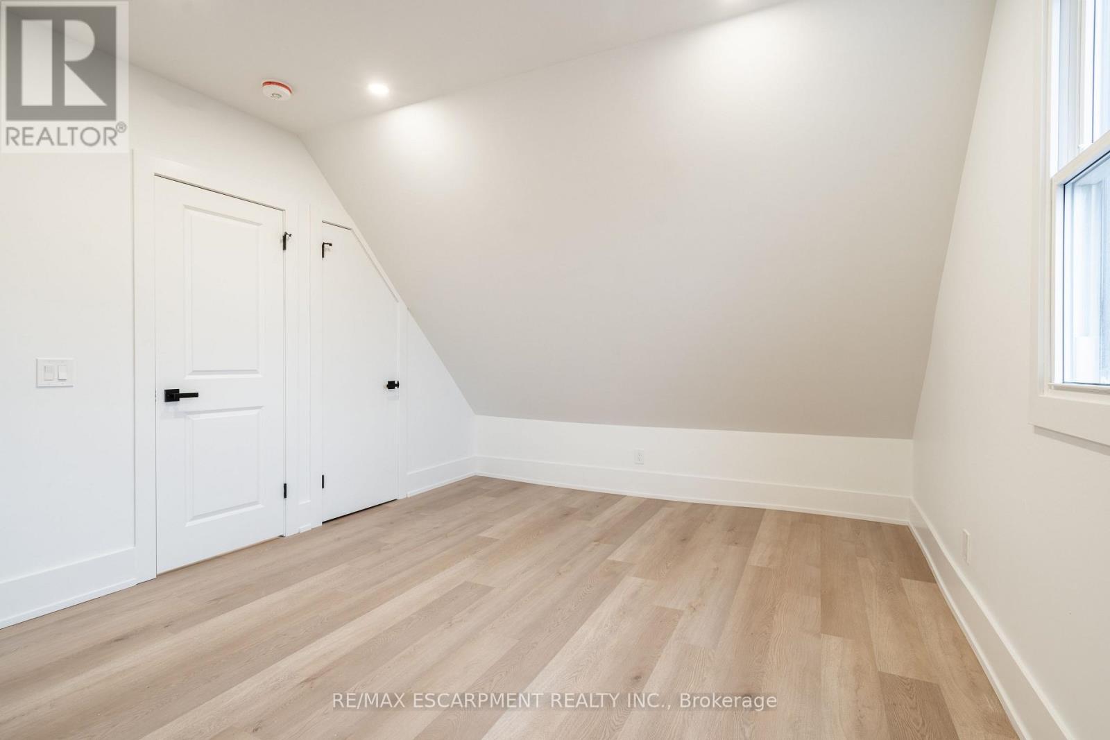 204 BALSAM AVENUE S - 34
