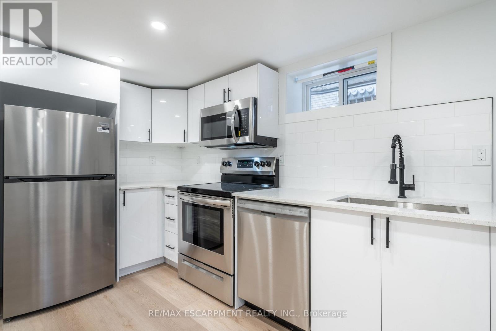 204 BALSAM AVENUE S - 37