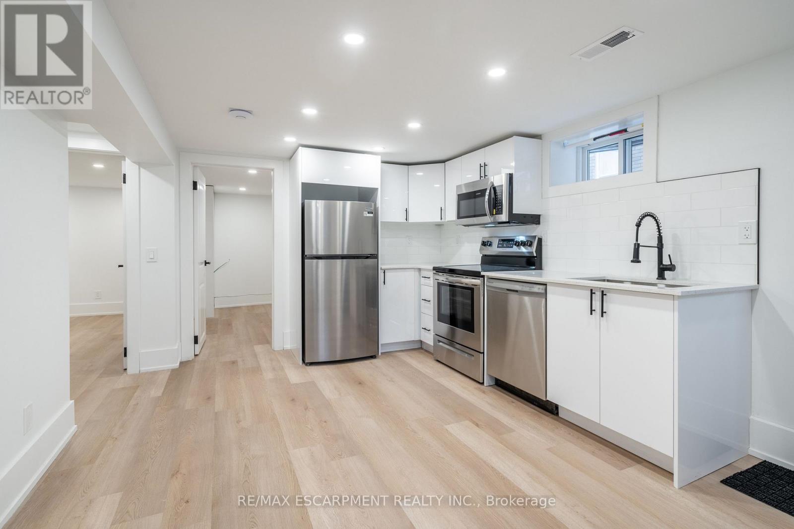 204 BALSAM AVENUE S - 38