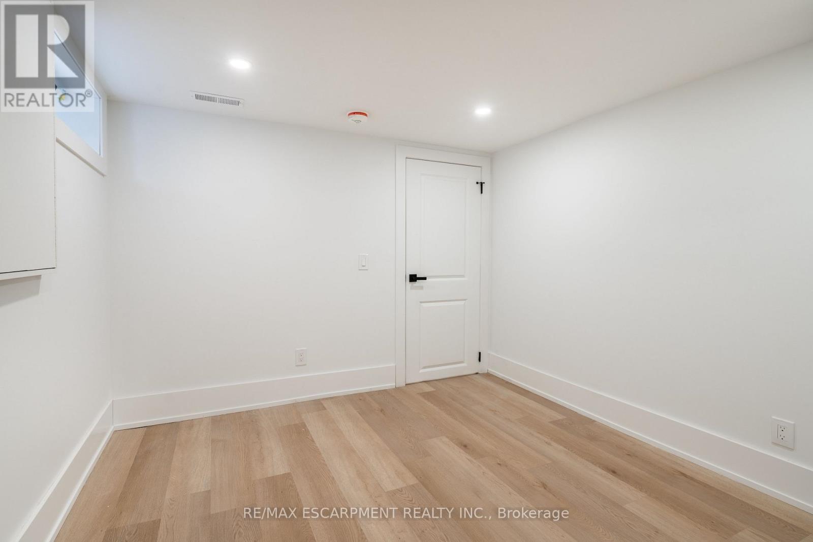 204 BALSAM AVENUE S - 39