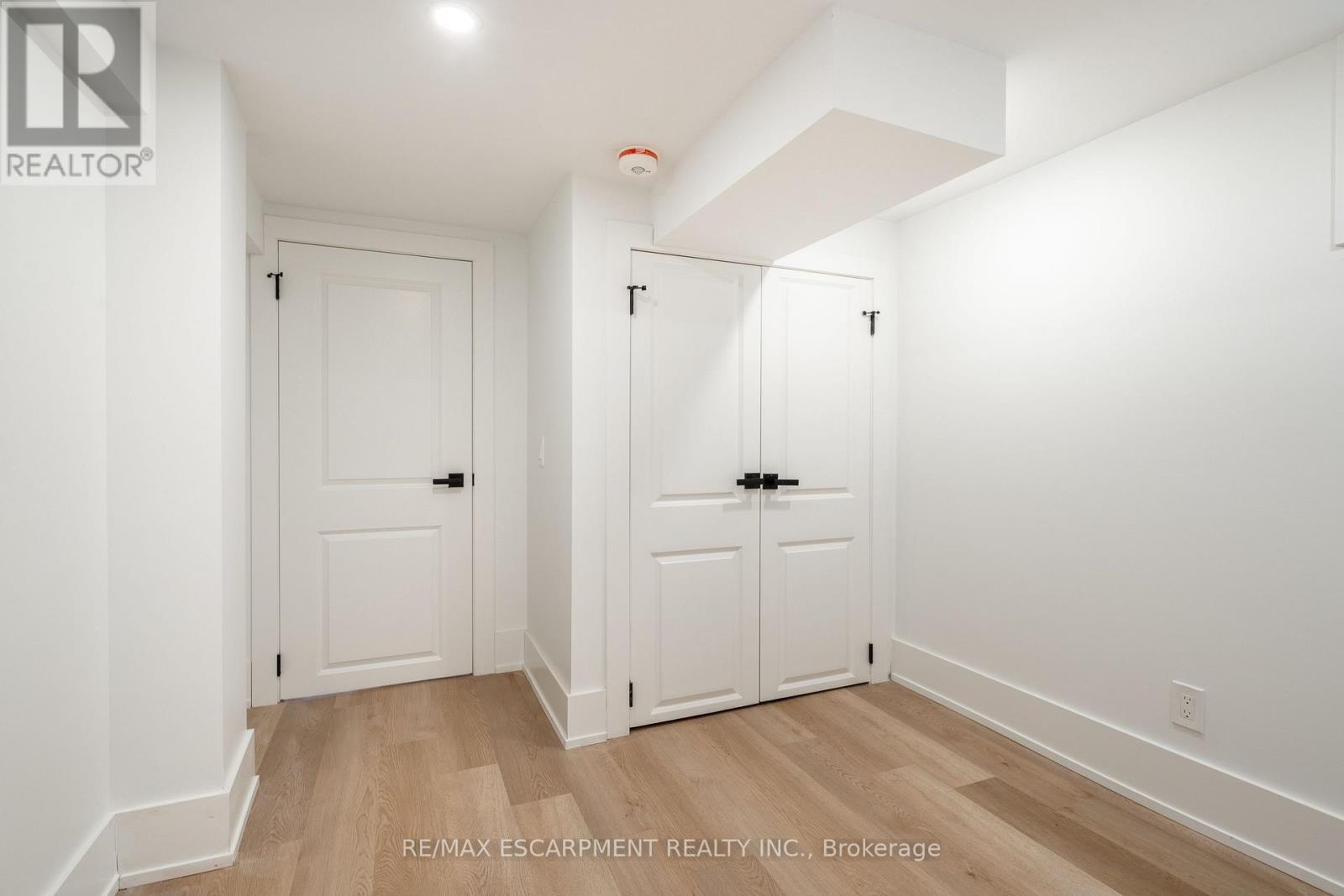 204 BALSAM AVENUE S - 40