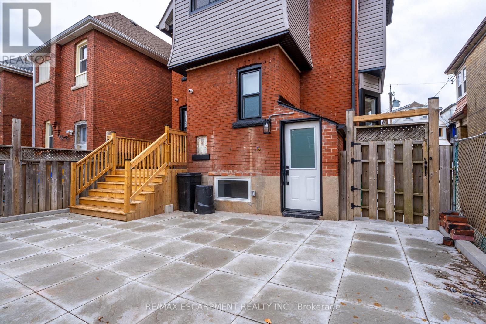 204 BALSAM AVENUE S - 47