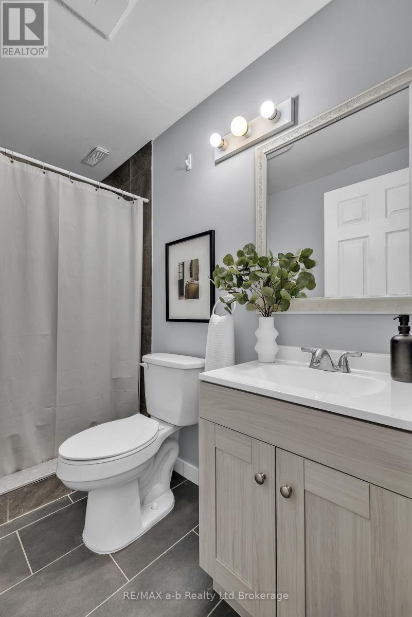 712 BLACKACRES BOULEVARD - 32