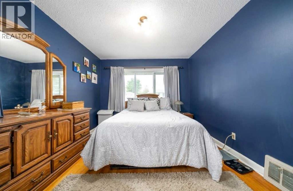 343 10 Street SW — photo 14