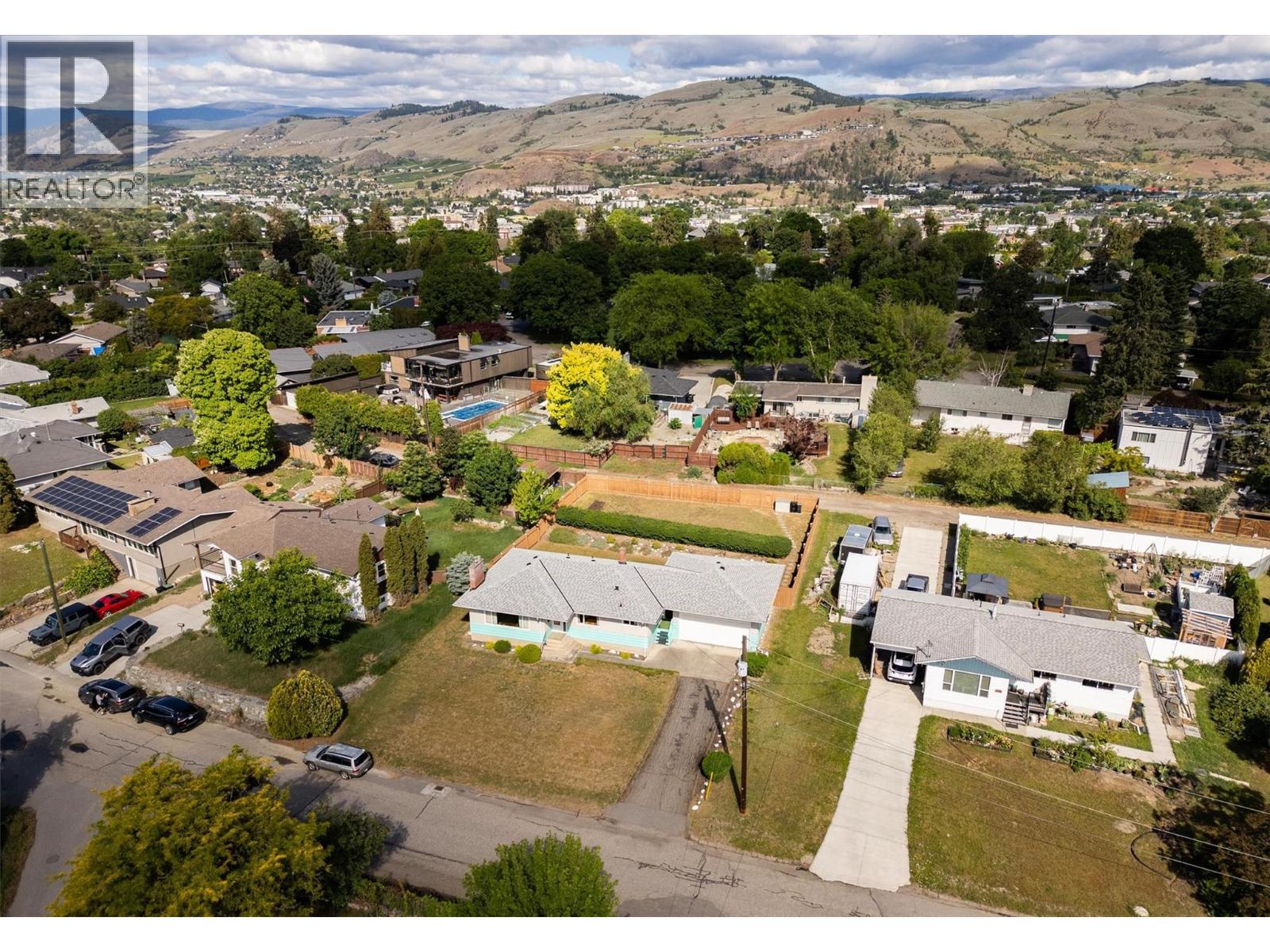  1807 27 Crescent, Vernon