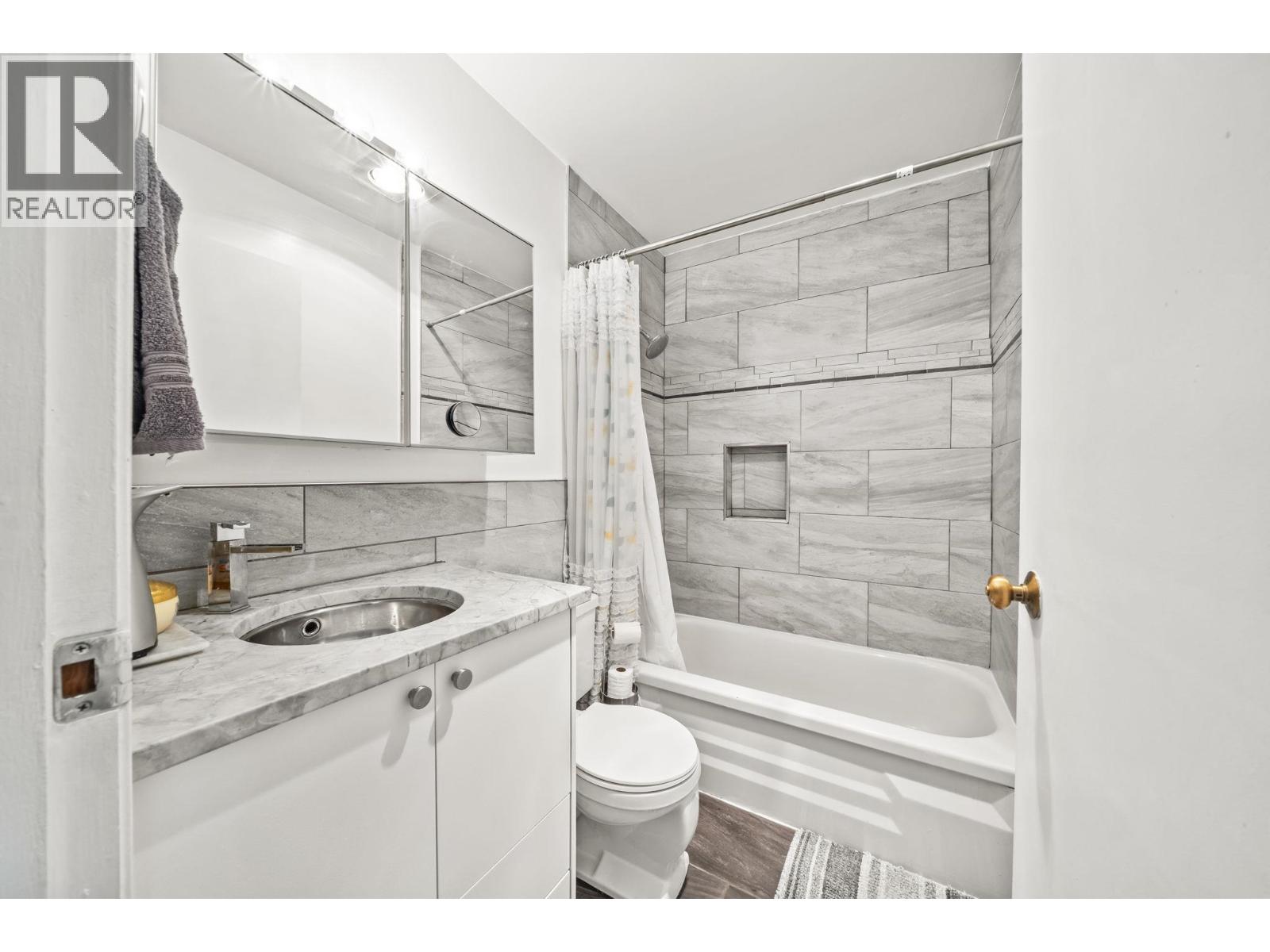 5 3550 E 49TH AVENUE, Vancouver