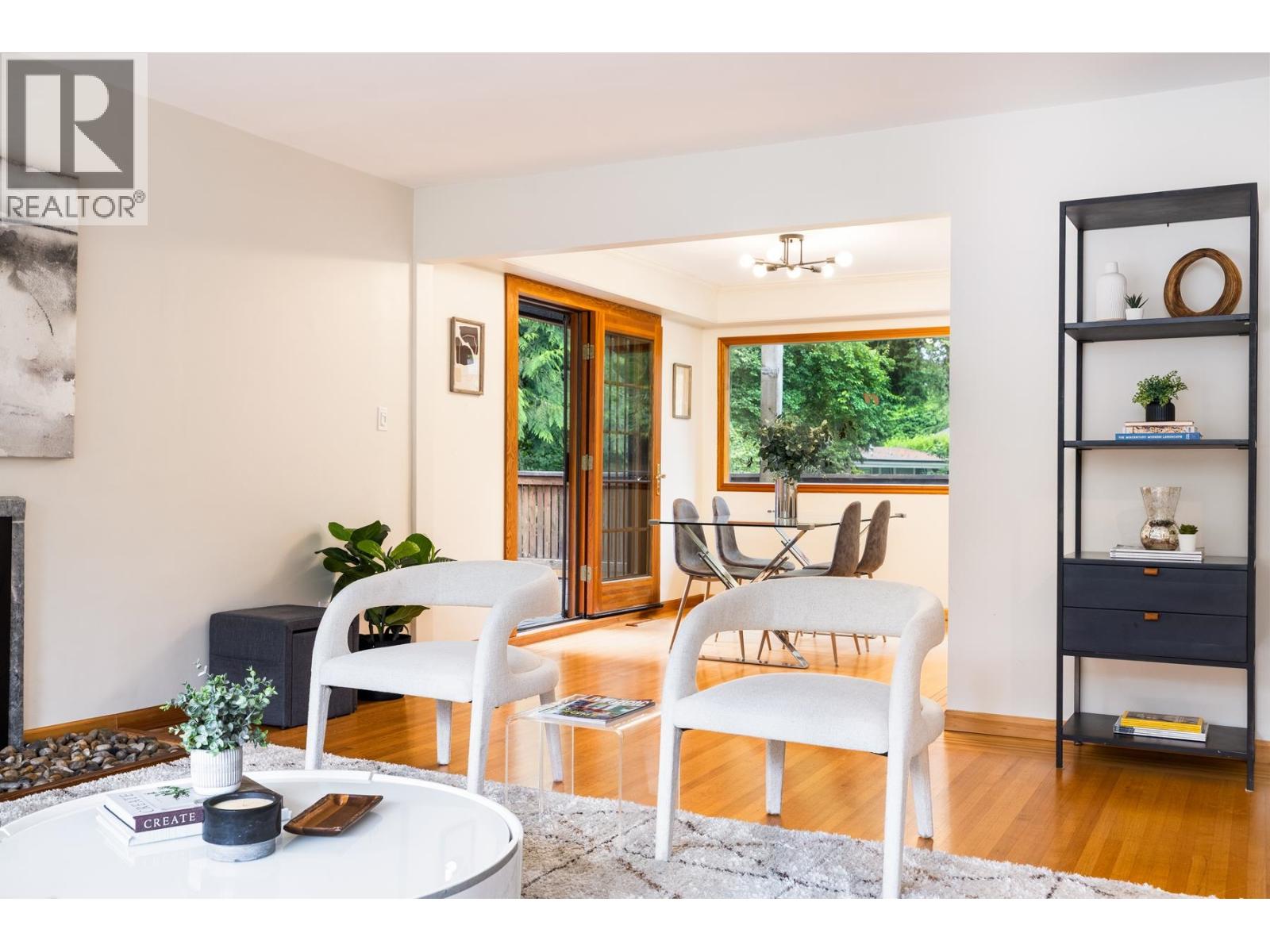 1561 MERLYNN CRESCENT, North Vancouver