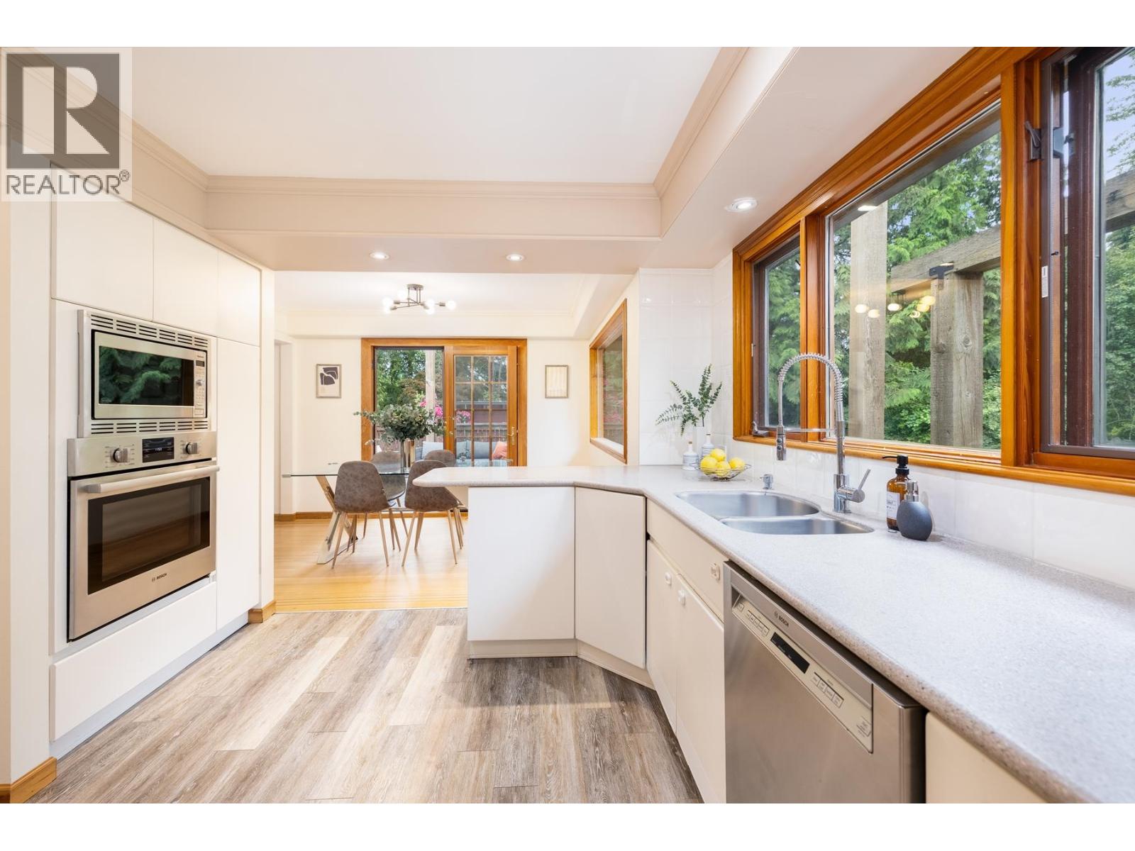 1561 MERLYNN CRESCENT, North Vancouver