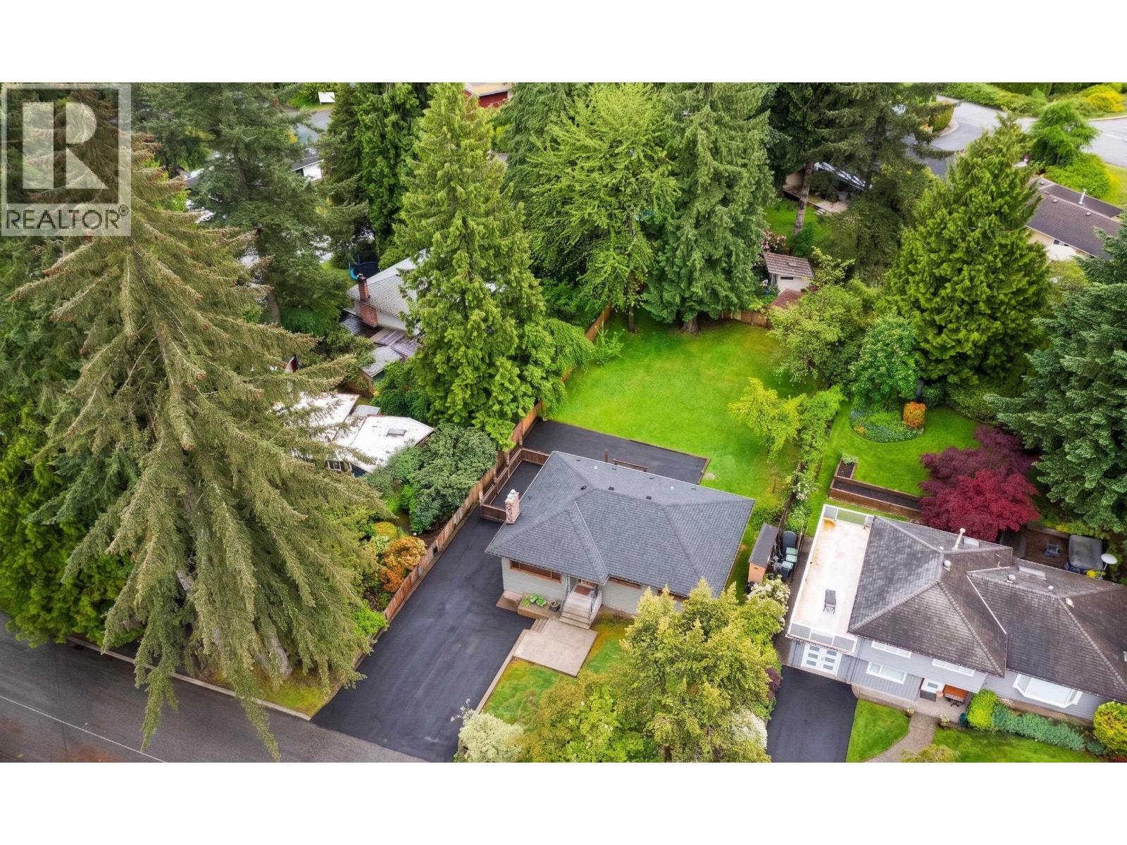 1561 MERLYNN CRESCENT, North Vancouver